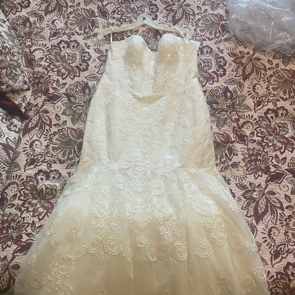 Galina Signature Wedding Dress from David’s Bridal (Size 14 Ivory Color) New - Picture 1 of 7